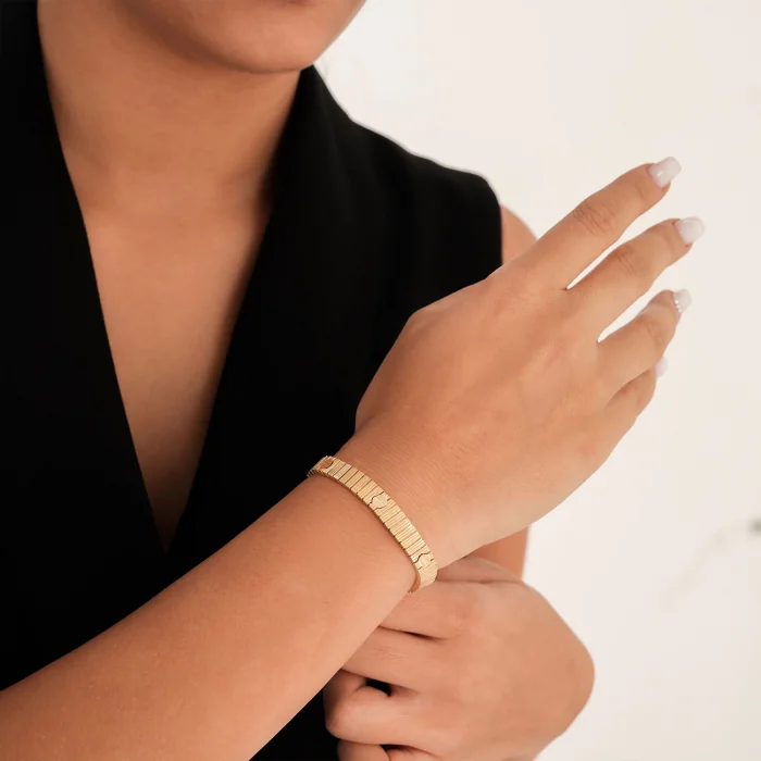 Cartier Desenli Altın Bileklik AABLK089