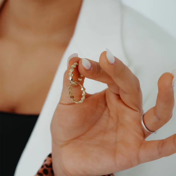 Minimal Taş Detay Halka Altın Küpe AAKPE046