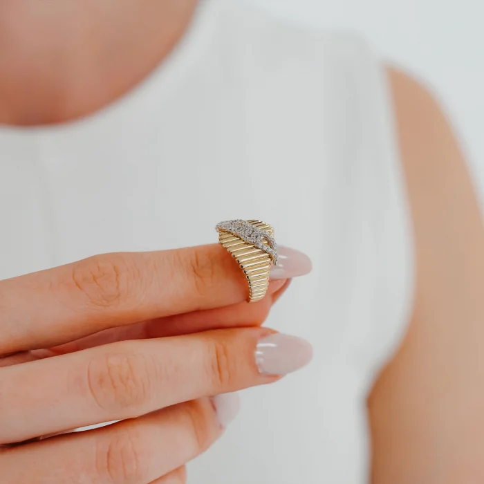 Dikey Taşlı Altın Yüzük AAYZK0136