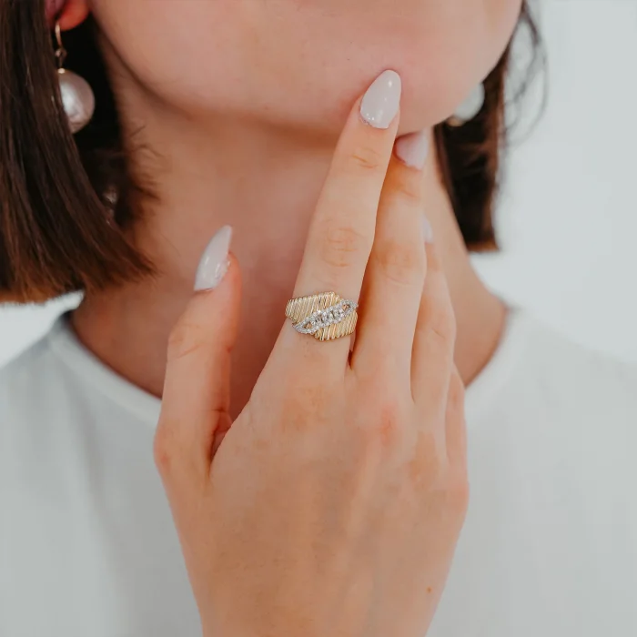 Dikey Taşlı Altın Yüzük AAYZK0136