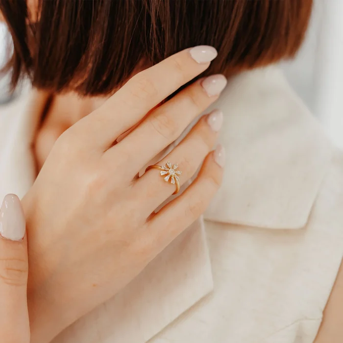 Çiçek Modelli Baget Altın Yüzük AAYZK070