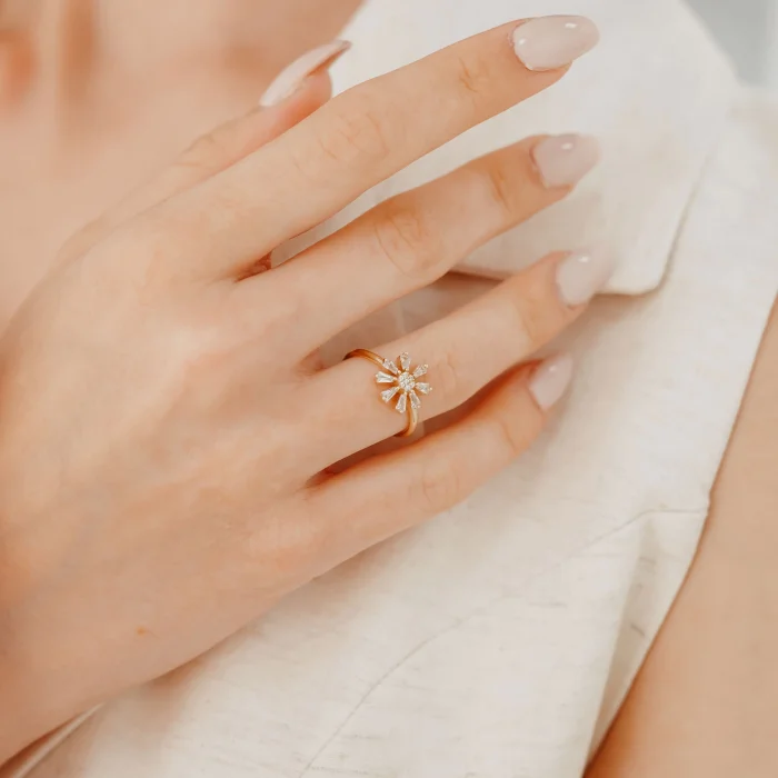 Çiçek Modelli Baget Altın Yüzük AAYZK070