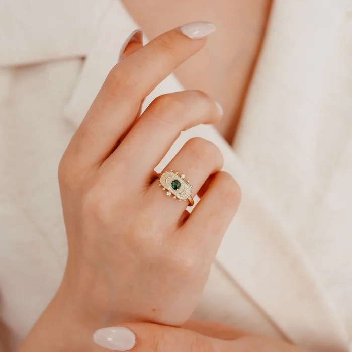 Göz Figürlü Yeşil Taşlı Altın Yüzük AAYZK02