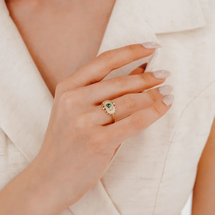 Göz Figürlü Yeşil Taşlı Altın Yüzük AAYZK02