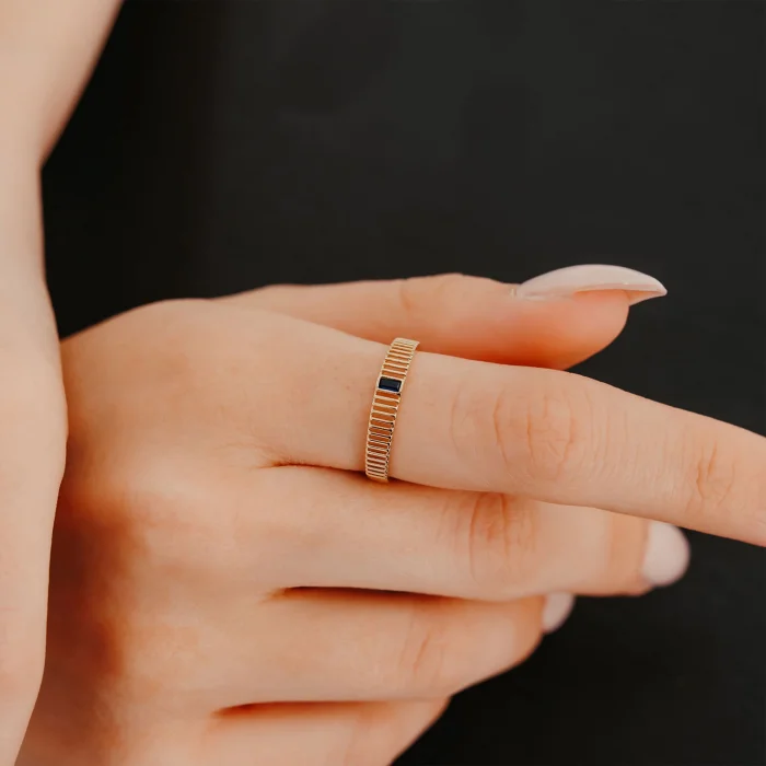 Çizgili Baget Taşlı Altın Yüzük AAYZK010