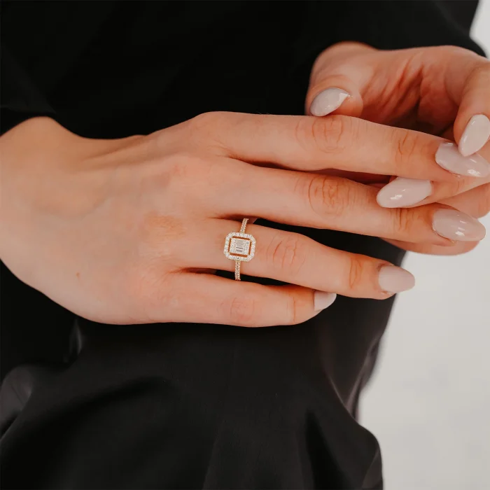 Kare Detay Ful Taşlı Baget Altın Yüzük AAYZK096