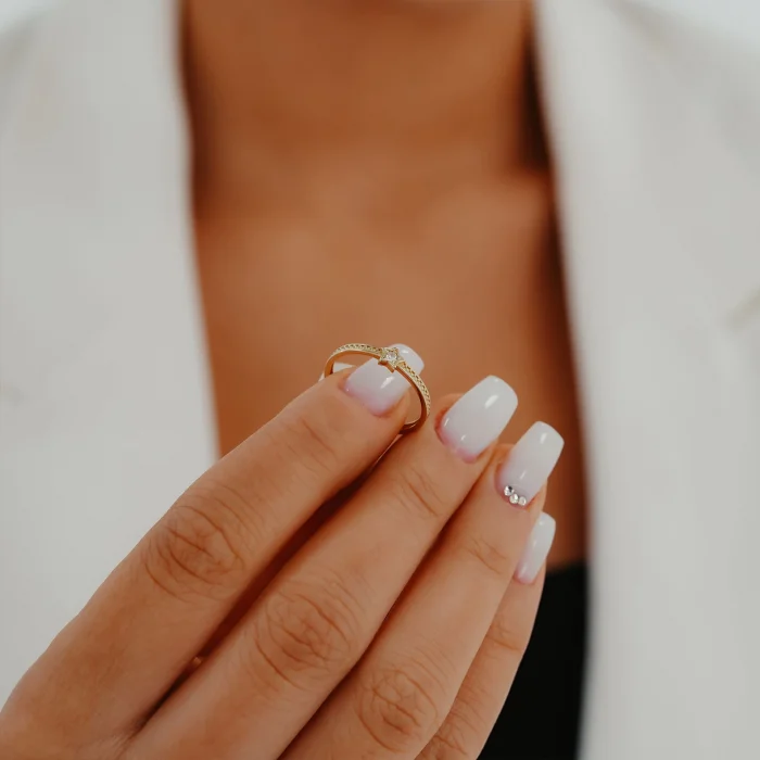 Kendinden Desenli Mini Yıldız Taş Altın Yüzük AAYZK0227