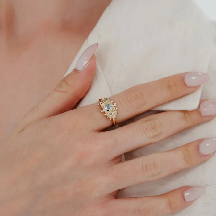 Göz Figürlü Beyaz Taşlı Altın Yüzük AAYZK067