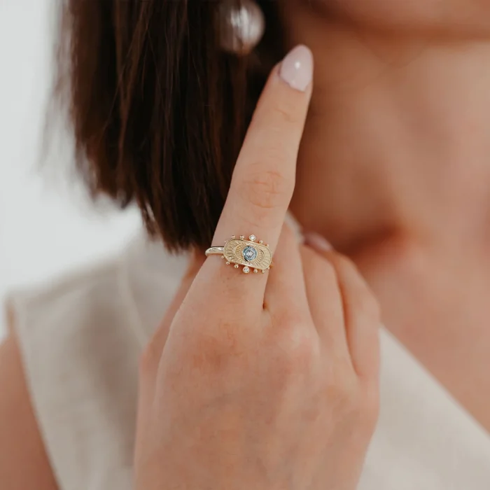 Göz Figürlü Beyaz Taşlı Altın Yüzük AAYZK067