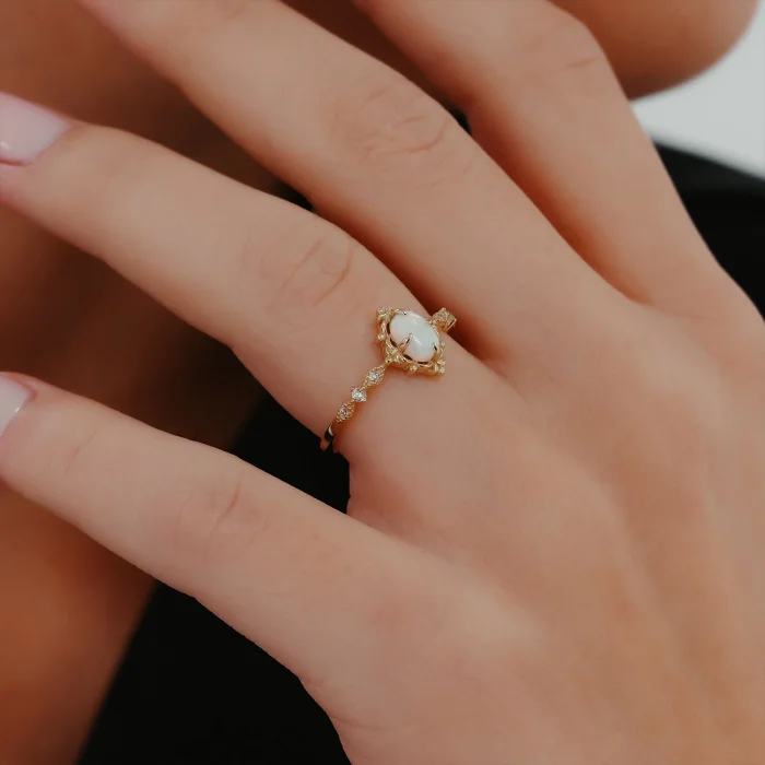 Opal Taşlı Oval Altın Yüzük AAYZK0144