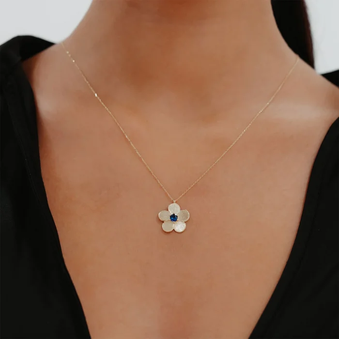 Mavi Taş Detay Çiçek Altın Kolye AAKLY099