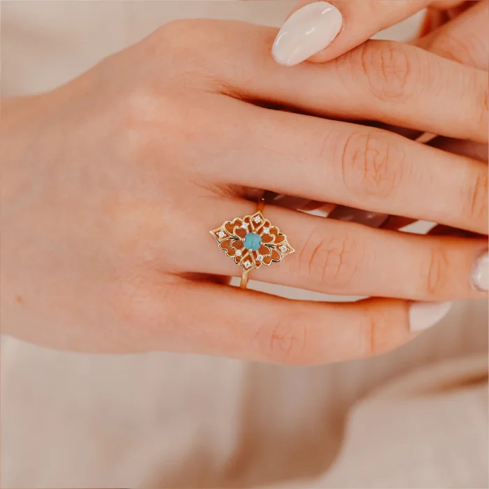 Mavi Taşlı Antik Motifli Altın Yüzük AAYZK087