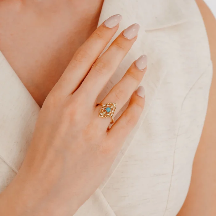 Mavi Taşlı Antik Motifli Altın Yüzük AAYZK087