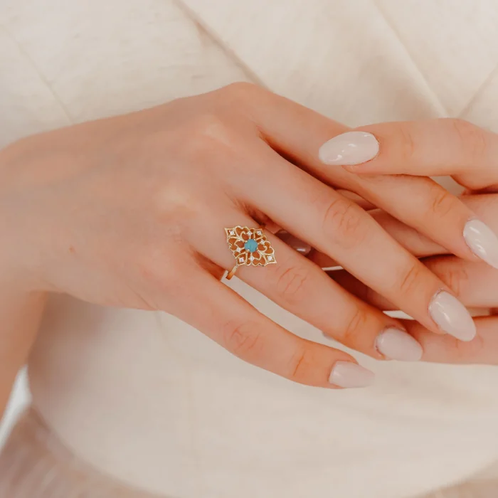 Mavi Taşlı Antik Motifli Altın Yüzük AAYZK087