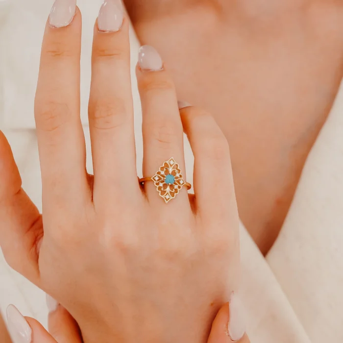 Mavi Taşlı Antik Motifli Altın Yüzük AAYZK087