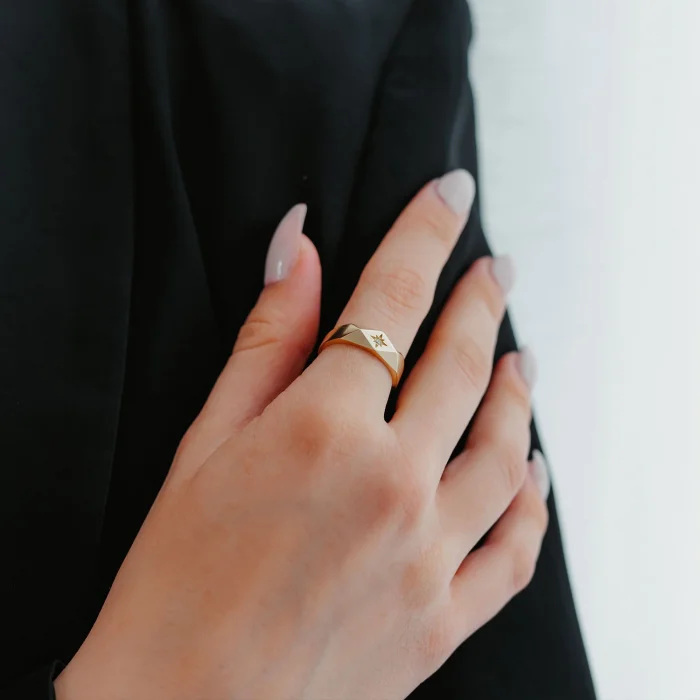 Mineli Kutup Yıldızlı Prizma Altın Yüzük AAYZK072