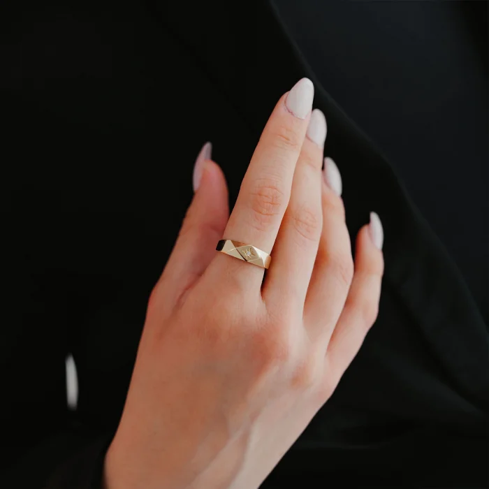 Mineli Kutup Yıldızlı Prizma Altın Yüzük AAYZK072