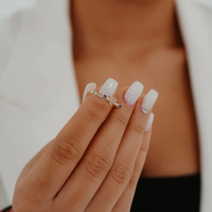 Mineli Taşlı Üçgen Altın Yüzük AAYZK0218