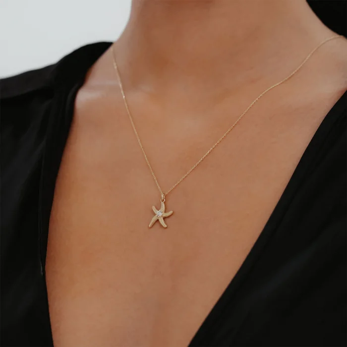 Mini Taş Detay Deniz Yıldızlı Altın Kolye AAKLY029