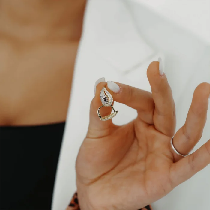 Minimal Taşlı Kalemli Tasarım Altın Küpe AAKPE064