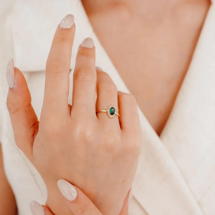 Oval Zümrüt Taşlı Tasarım Altın Yüzük AAYZK026