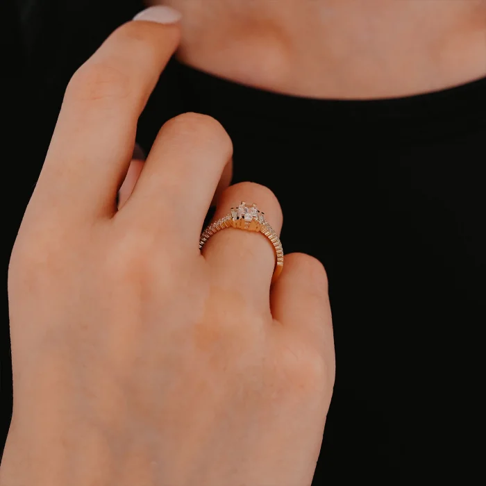 Minimal Taşlı Üçlü Baget Altın Yüzük AAYZK071