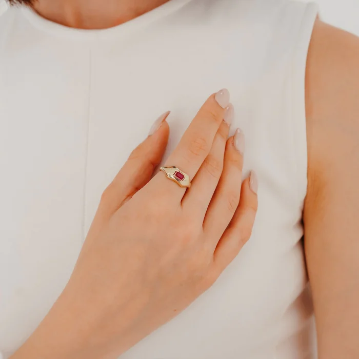 Kırmızı Taş Detaylı Tasarım Altın Yüzük AAYZK066