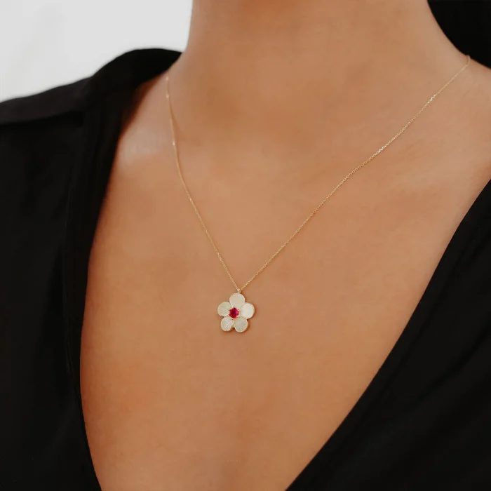 Pembe Taş Detay Çiçek Altın Kolye AAKLY0101