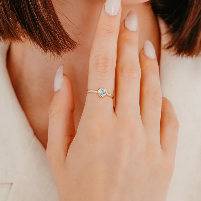 Kalpli Mavi Taş Detaylı Altın Yüzük AAYZK019