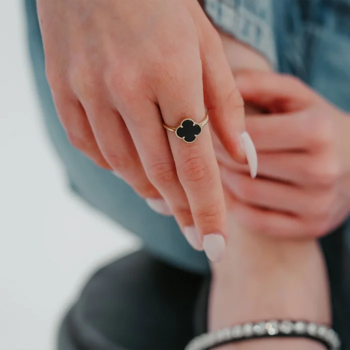 Siyah Mineli Yonca Altın Yüzük AAYZK082