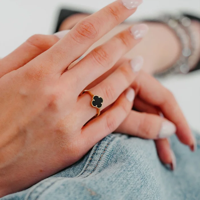 Siyah Mineli Yonca Altın Yüzük AAYZK082