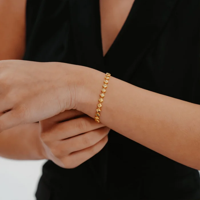 Taş Detay Prizma Altın Bileklik AABLK040