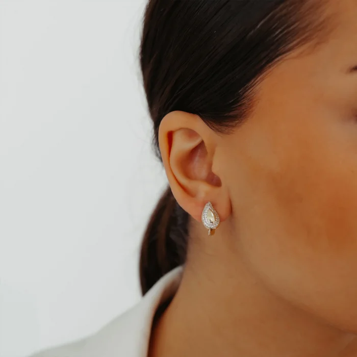 Taş Detay Su Damlası Altın Küpe AAKPE034