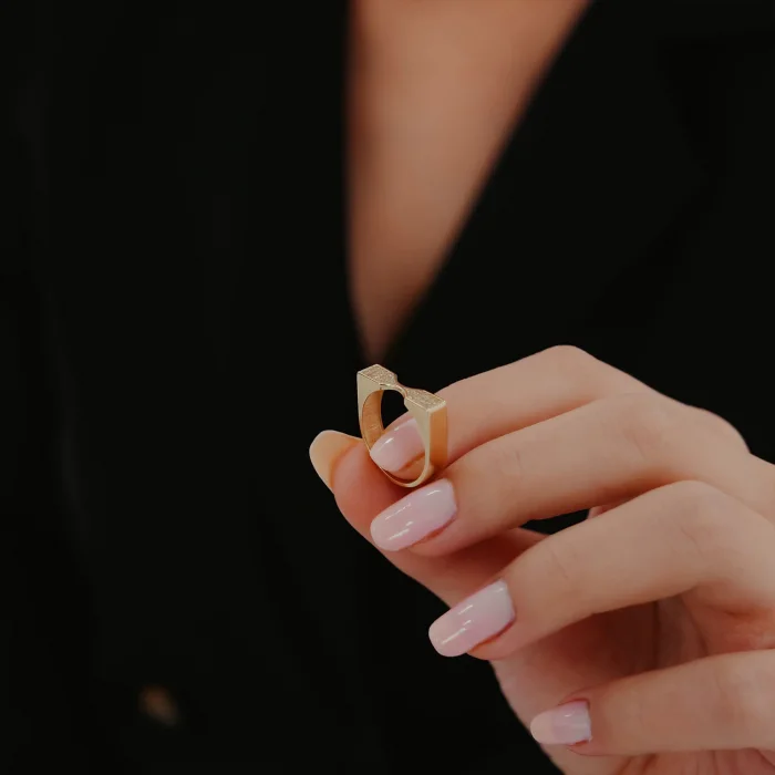 Taşlı Geometrik Kesim Şövalye Altın Yüzük AAYZK0149