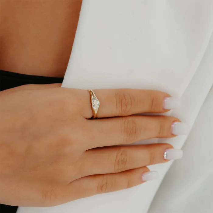 Taşlı Kalp Desen Altın Yüzük AAYZK0213