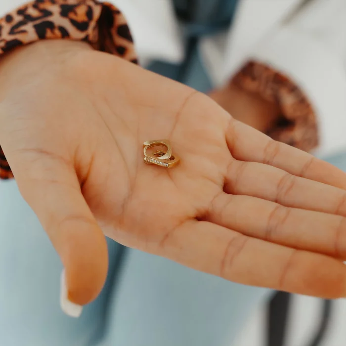 Taşlı Kare Altın Küpe AAKPE012