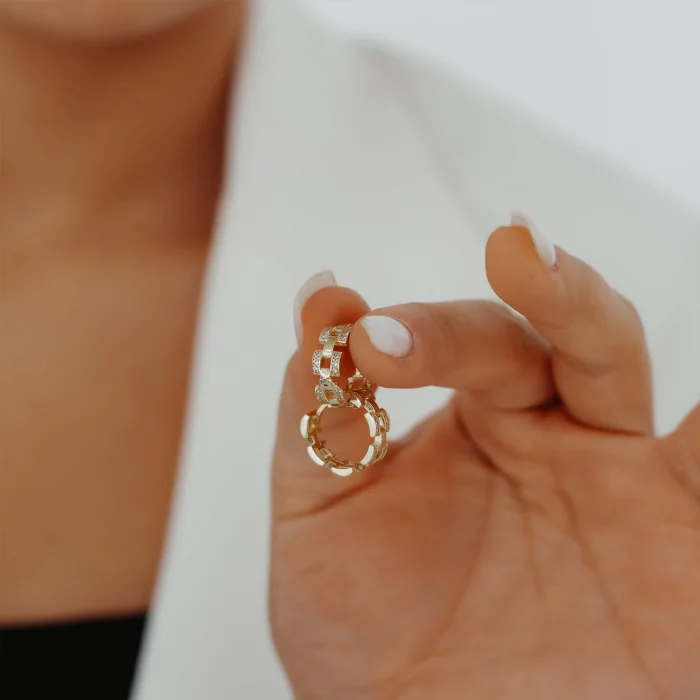 Taşlı Kare Zincir Halka Altın Küpe AAKPE050