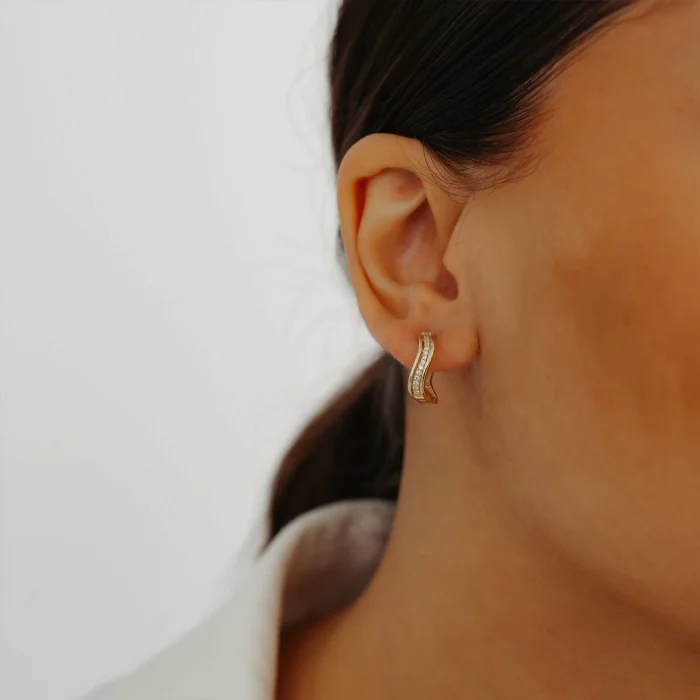 Taşlı Kıvrımlı Halka Altın Küpe AAKPE037