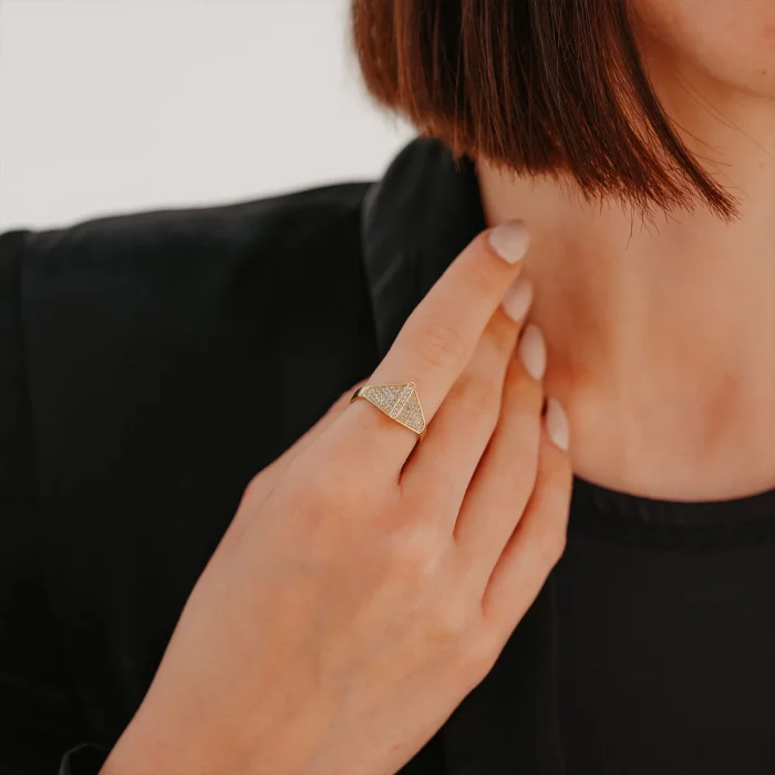 Taşlı Piramit Model Altın Yüzük AAYZK085