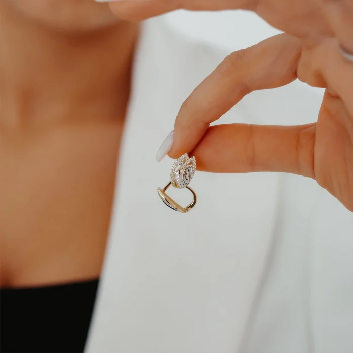 Taşlı Tasarım Altın Küpe AAKPE024