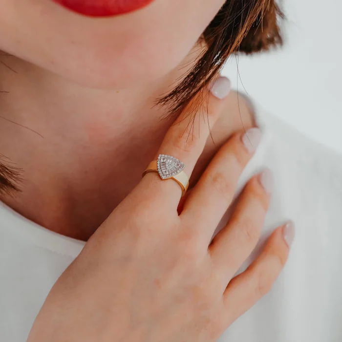 Taşlı Üçgen Trapez Altın Yüzük AAYZK0122