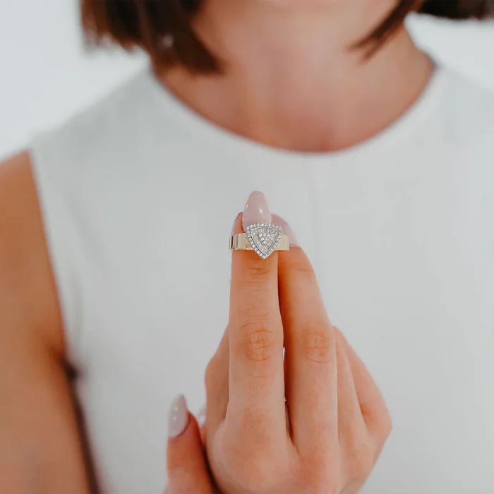 Taşlı Üçgen Trapez Altın Yüzük AAYZK0122