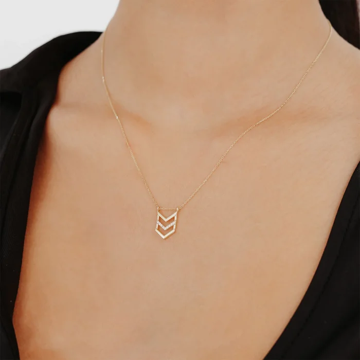 Taşlı V Plaka Altın Kolye AAKLY018