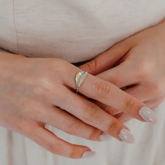 Taşlı Yaprak Altın Yüzük AAYZK077