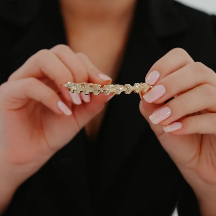 Taşlı Yatay Y Desen Kelepçe Altın Bileklik AABLK0117