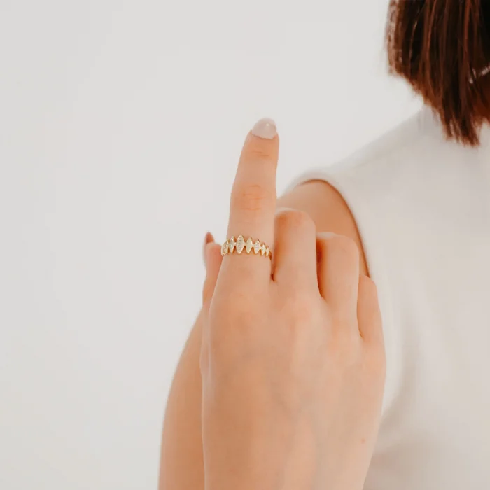 Minimal Taşlı Modern Altın Yüzük AAYZK025