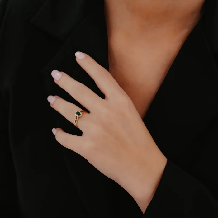 Zümrüt Taşlı Çift Şeritli Altın Yüzük AAYZK0152