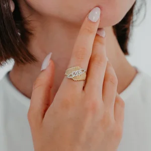 Dikey Taşlı Altın Yüzük AAYZK0136