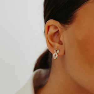 Ful Taşlı Dik Sonsuzluk Altın Küpe AAKPE032