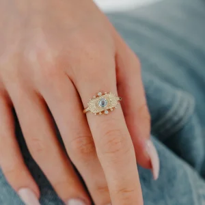 Göz Figürlü Beyaz Taşlı Altın Yüzük AAYZK067